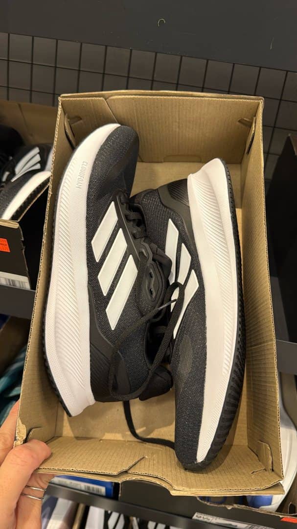 Tênis adidas por $20 em vez de $50 - das nossas idas às compras