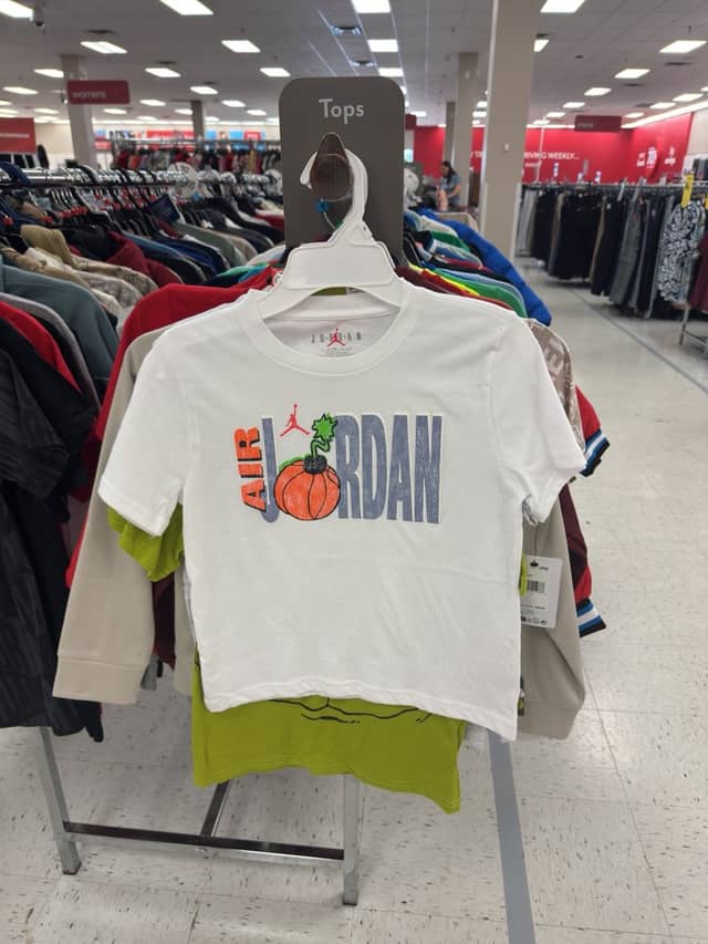Camiseta infantil Air Jordan por $9.20 en lugar de $28 - de nuestros recorridos de compras