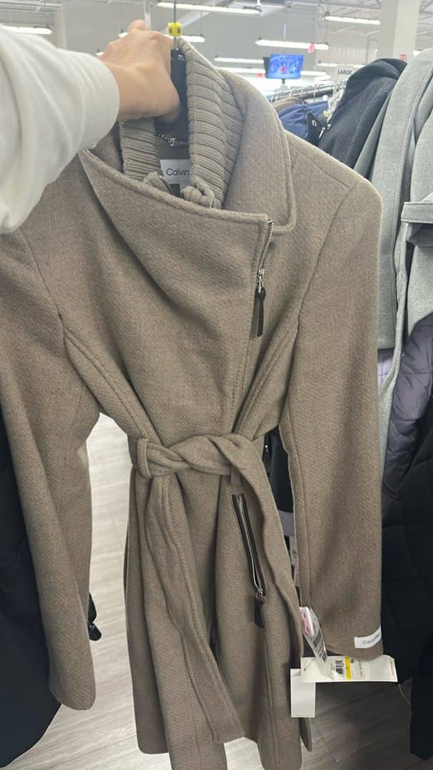 Abrigo Calvin Klein por $40 en lugar de $400 - de nuestros recorridos de compras