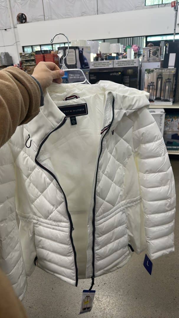 Chaqueta de plumas Tommy Hilfiger por $23 - de nuestros recorridos de compras