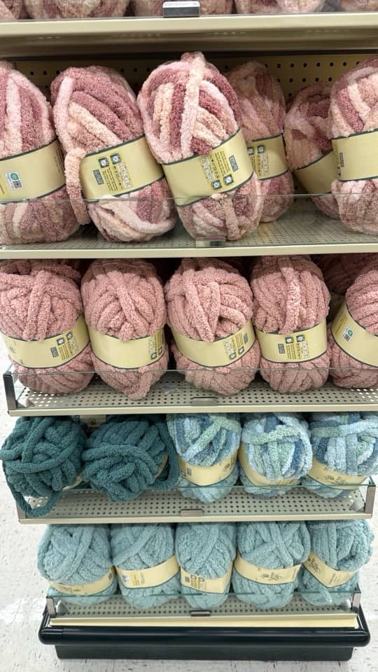 Chunky plush yarn - pastel-colored skeins
