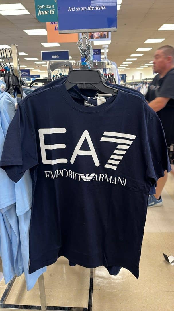 Camiseta EA7 Emporio Armani por $25 en lugar de $100 - de nuestros recorridos de compras