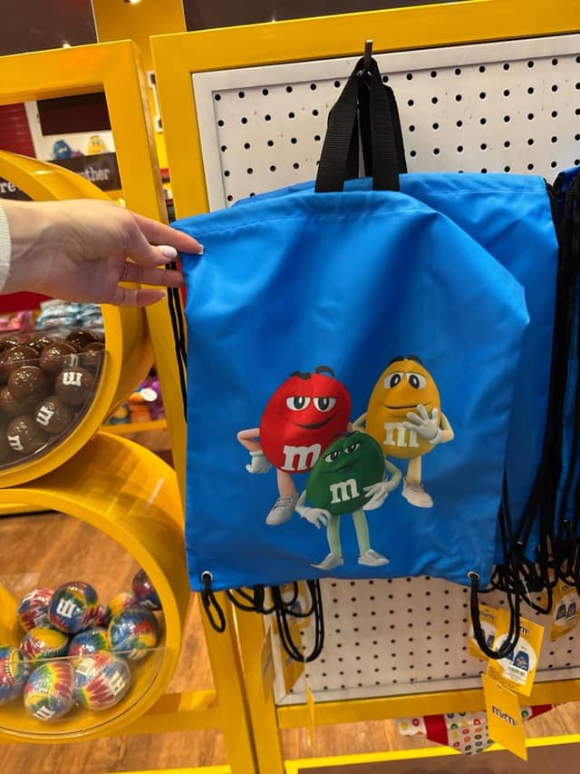Mochila saco da M&M's por $7 em vez de $14 - das nossas idas às compras
