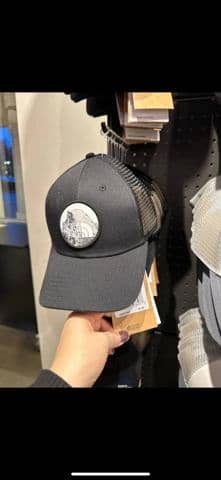 The North Face · Чёрная кепка-тракер с нашивкой