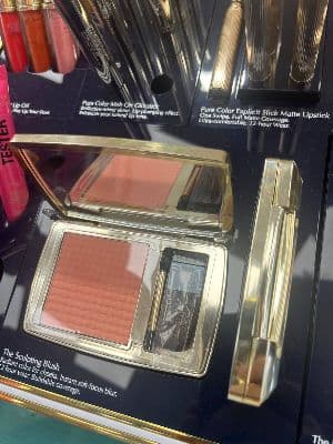 Estée Lauder — Скульптурирующие румяна The Sculpting Blush 3