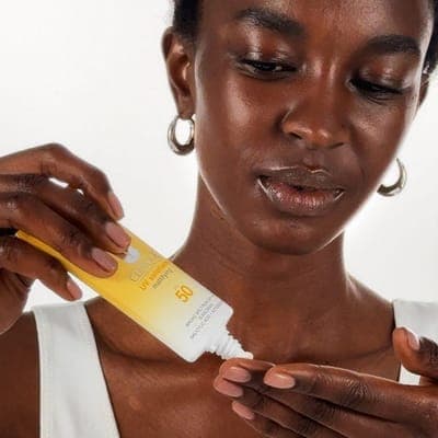 Clinique — Матирующий солнцезащитный крем для лица SPF 50 3