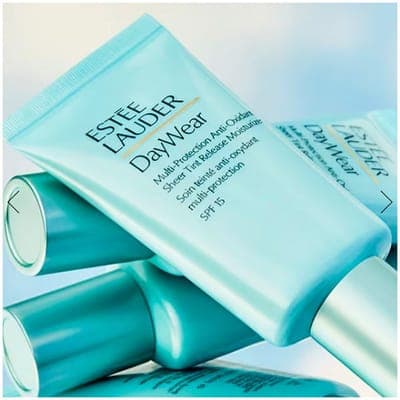 Estée Lauder — Увлажняющий крем DayWear с лёгким тоном 4