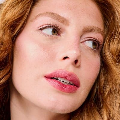 Benefit Cosmetics — Хайлайтер Tickle 2