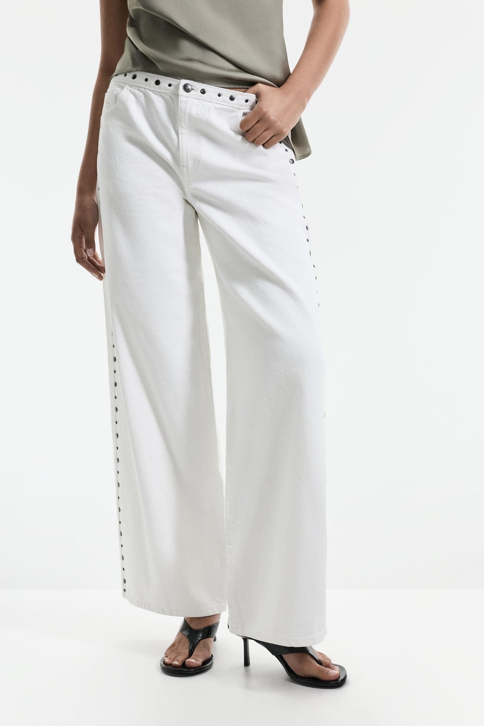 Джинсы wide leg с клёпками
