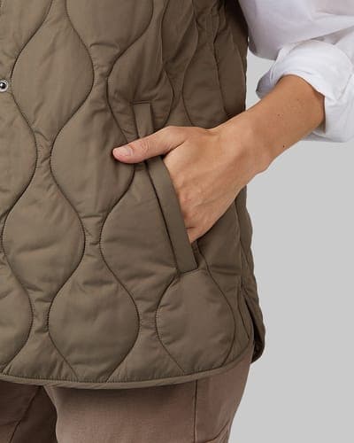 WOMEN'S SHIELD TECH ONION QUILTED VEST 14