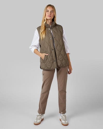 WOMEN'S SHIELD TECH ONION QUILTED VEST 16