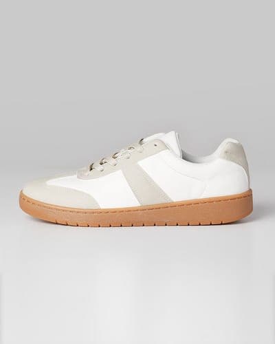 WOMEN'S EVERYDAY SNEAKERS 9