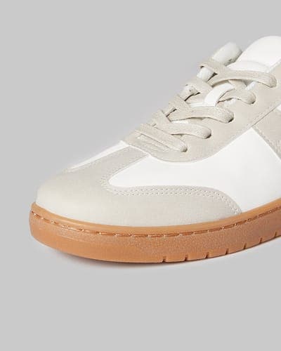 WOMEN'S EVERYDAY SNEAKERS 11