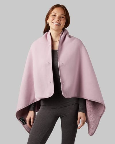 WOMEN'S FLEECE-LINED SHERPA WEARABLE BLANKET 1