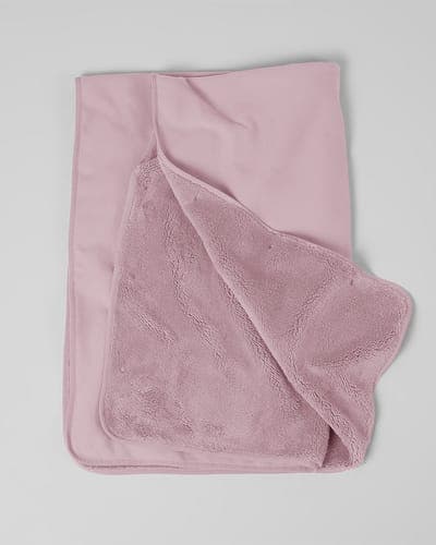 WOMEN'S FLEECE-LINED SHERPA WEARABLE BLANKET 2