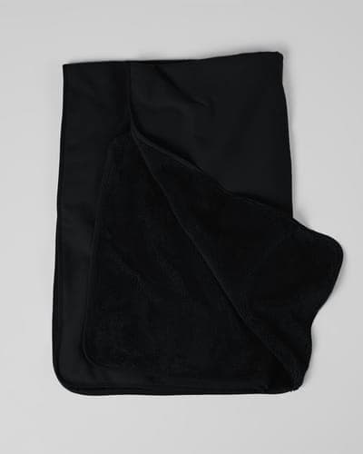 WOMEN'S FLEECE-LINED SHERPA WEARABLE BLANKET 8