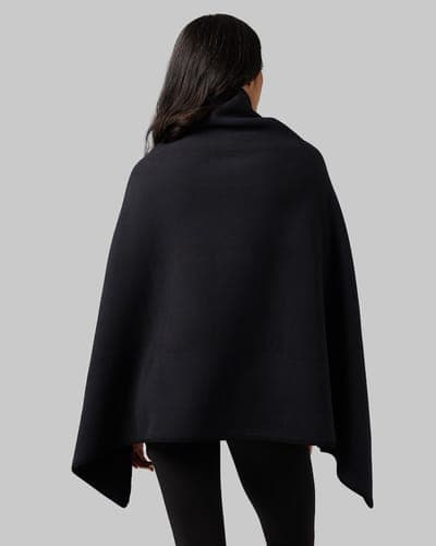 WOMEN'S FLEECE-LINED SHERPA WEARABLE BLANKET 10