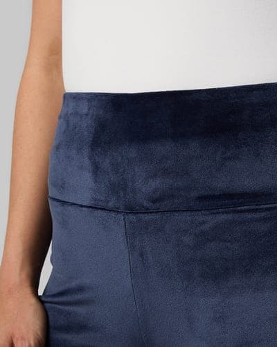 WOMEN'S HIGH-WAIST SOFT VELOUR FLARE PANT 18