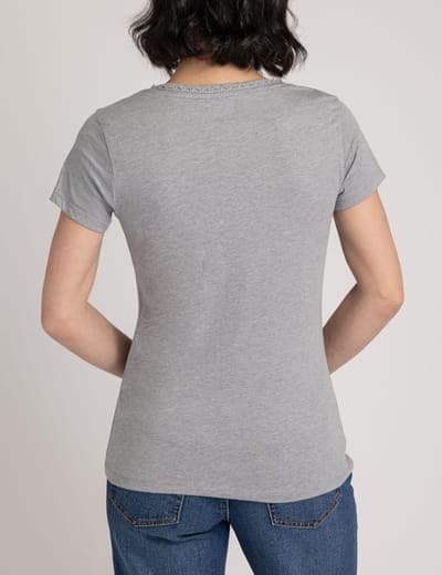 SCALLOP TRIM V-NECK T-SHIRT 3