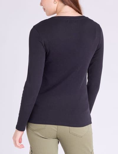 LONG SLEEVE V-NECK T-SHIRT 7