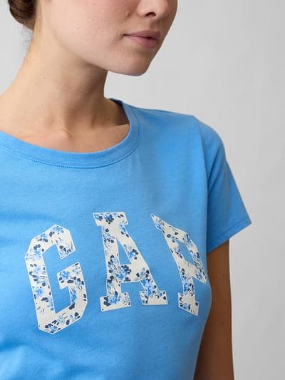 Gap Logo T-Shirt 4