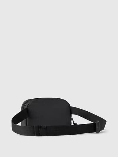 GapFit 100% Recycled Belt Bag 2