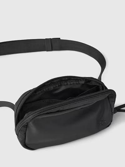 GapFit 100% Recycled Belt Bag 3