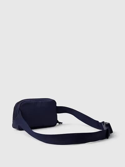 GapFit 100% Recycled Belt Bag 5