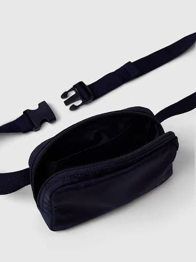GapFit 100% Recycled Belt Bag 6