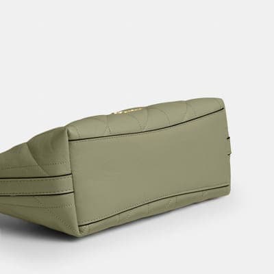 Coach Outlet Caitlin Shoulder Bag With Quilting 24