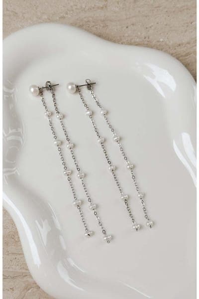 Untamed Petals Lara Pearl Drop Earrings 2