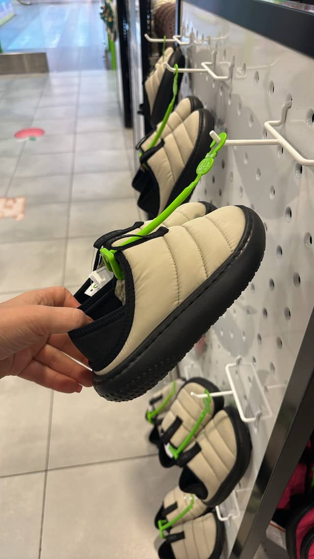 · Crocs