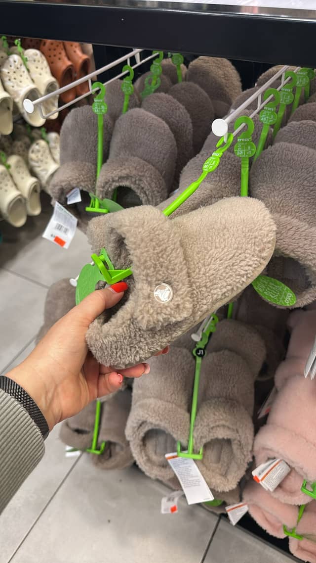 · Crocs