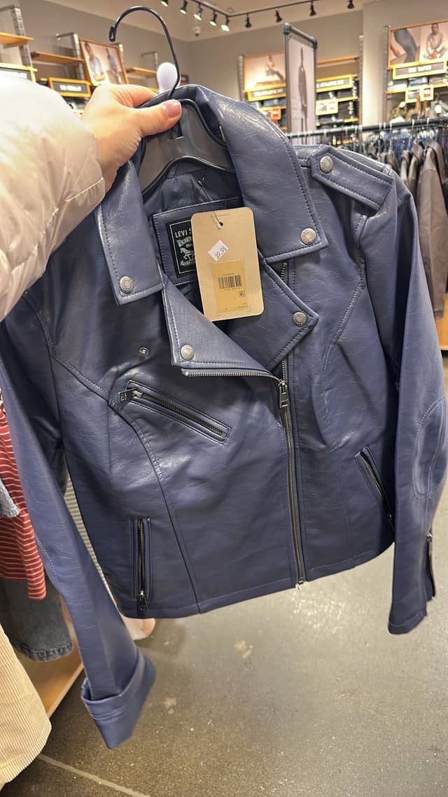 Одна · Levi's Outlet
