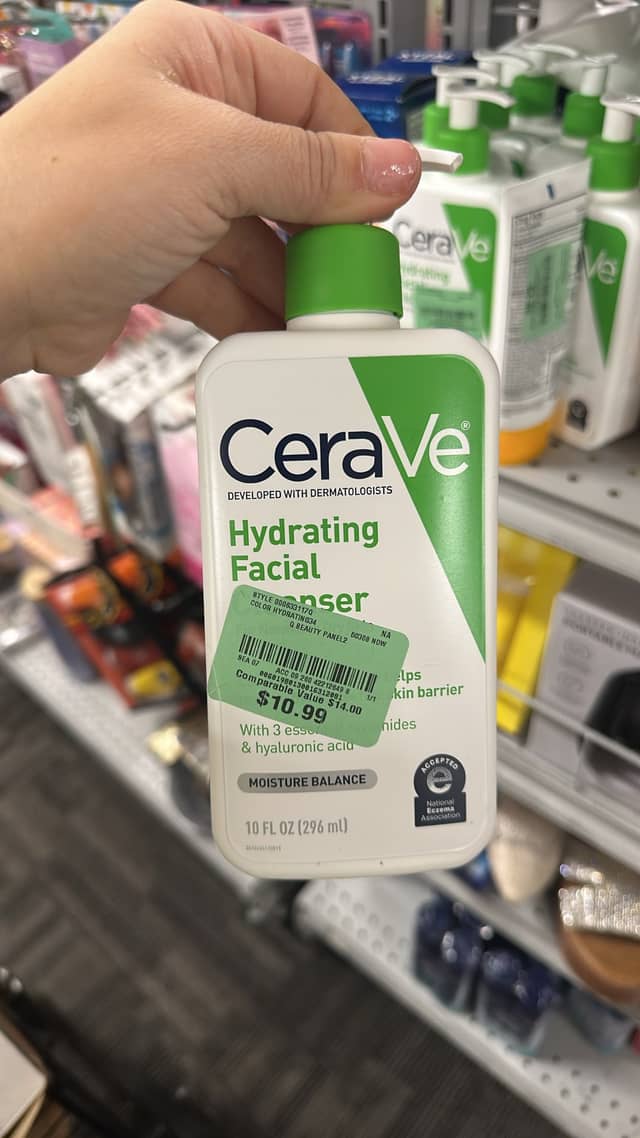 Увлажняющее очищающее средство для лица CeraVe · Burlington