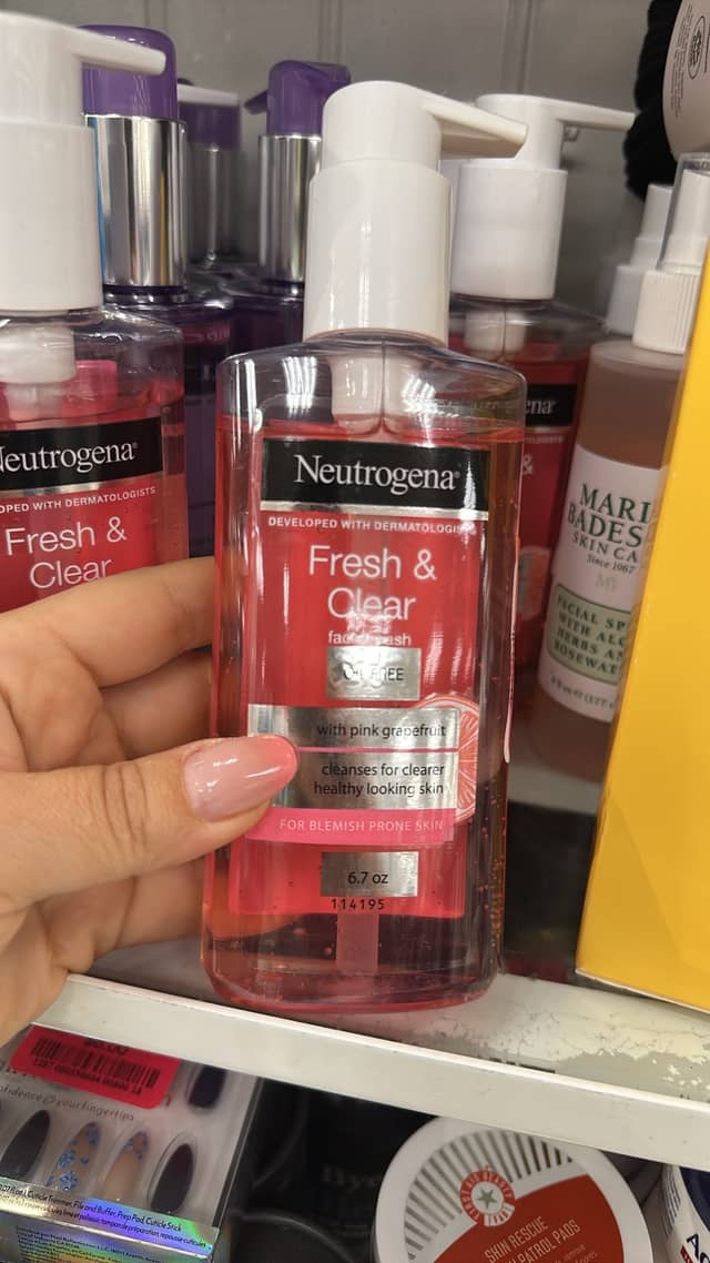 Очищающее средство для лица Neutrogena Fresh & Clear · Marshalls