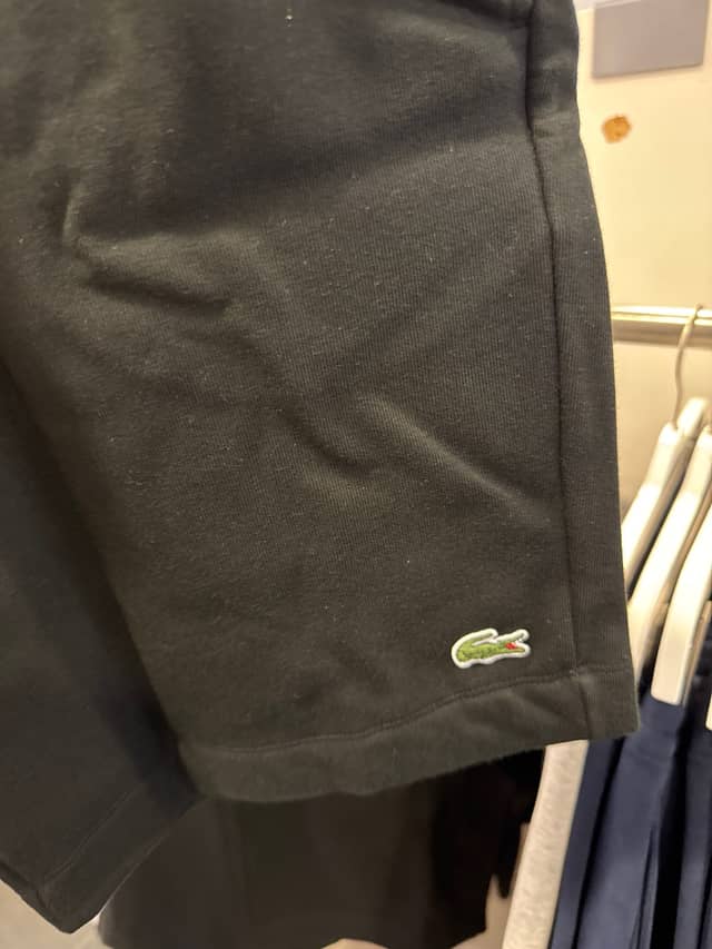 Черная футболка Lacoste · Lacoste Outlet