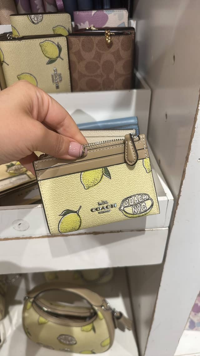 Coach · Кошелек для карт Coach с лимоном