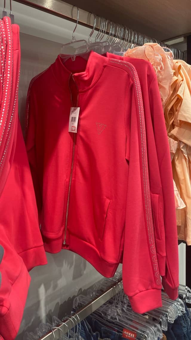 Guess · Трендовая розовая куртка