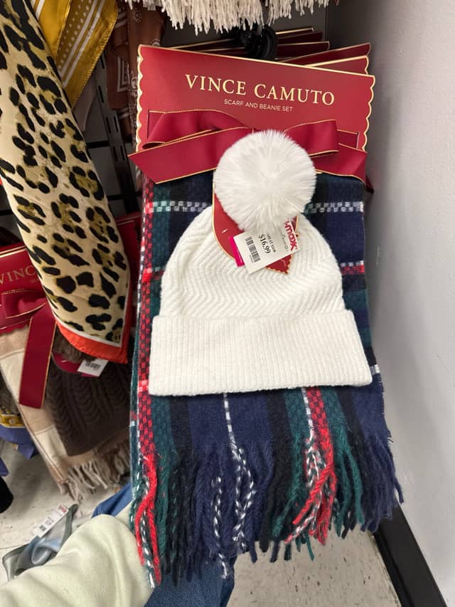 Комплект шарфа и шапки Vince Camuto · TJ Maxx