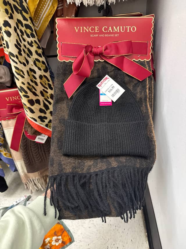 Комплект шарфа и шапки Vince Camuto · TJ Maxx
