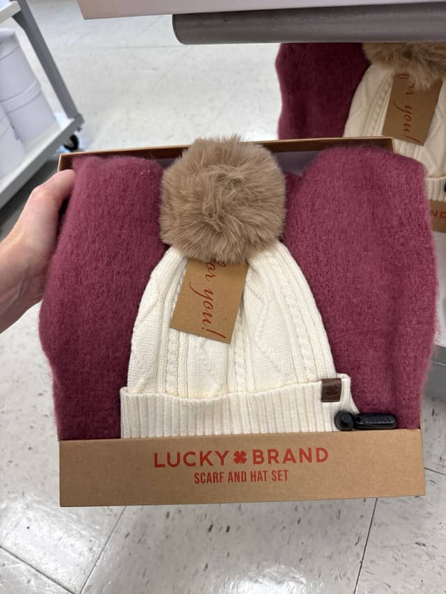 Комплект шали и шапки Lucky Brand · TJ Maxx