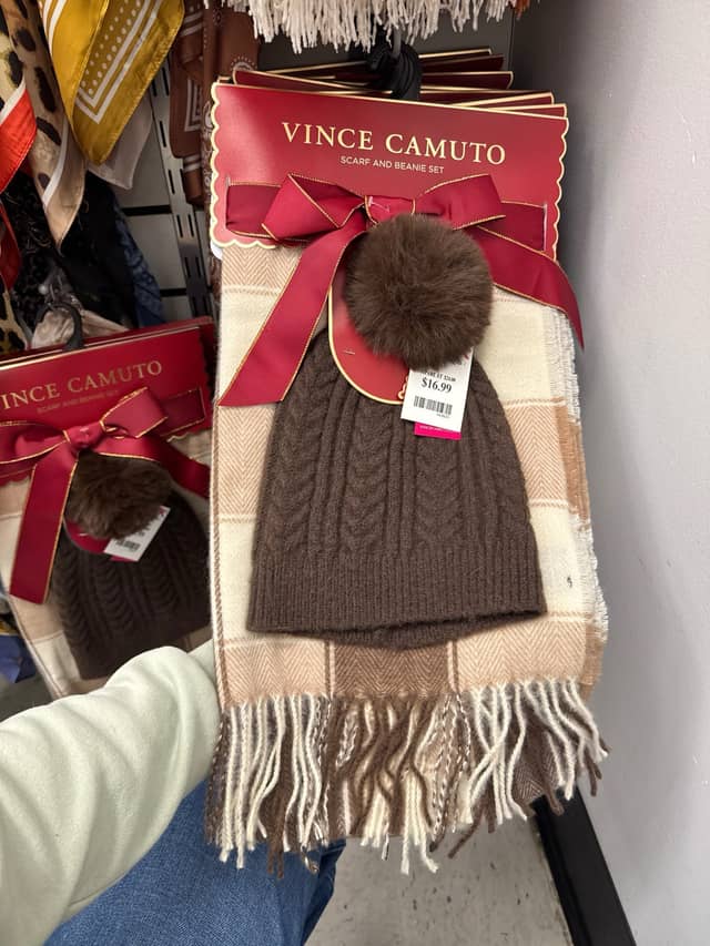 Комплект шарфа и шапки Vince Camuto · TJ Maxx