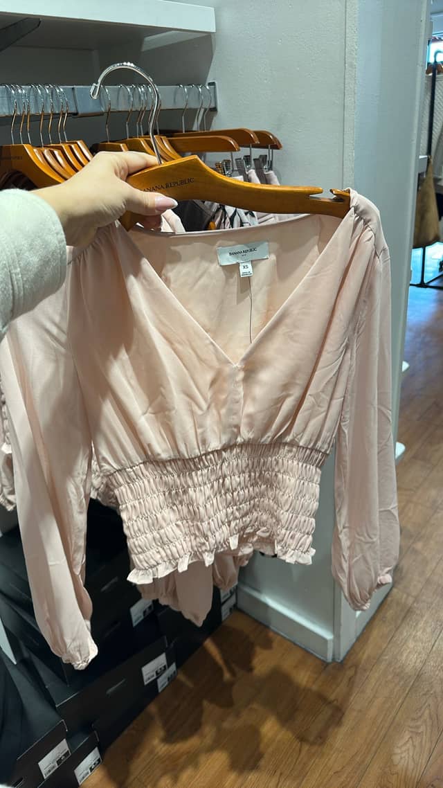 Banana Republic · Эффектная блузка розового цвета