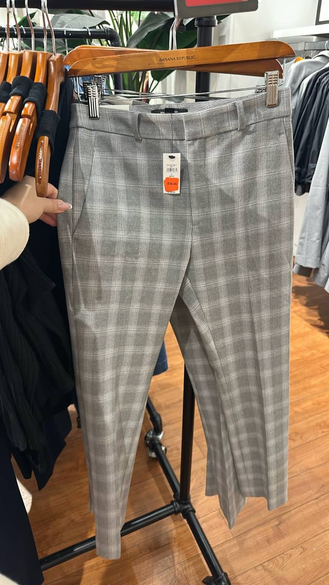 Banana Republic · Серые брюки в клетку