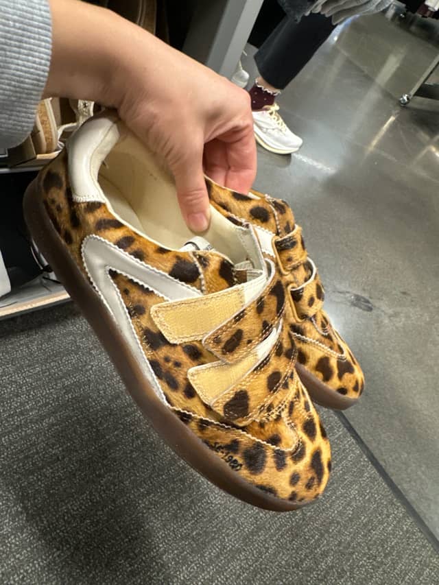 Sam Edelman · стильные кроссовки Sam Edelman Talia из фактурного материала с леопардовым принтом и удобными двойными ремешками на липучках