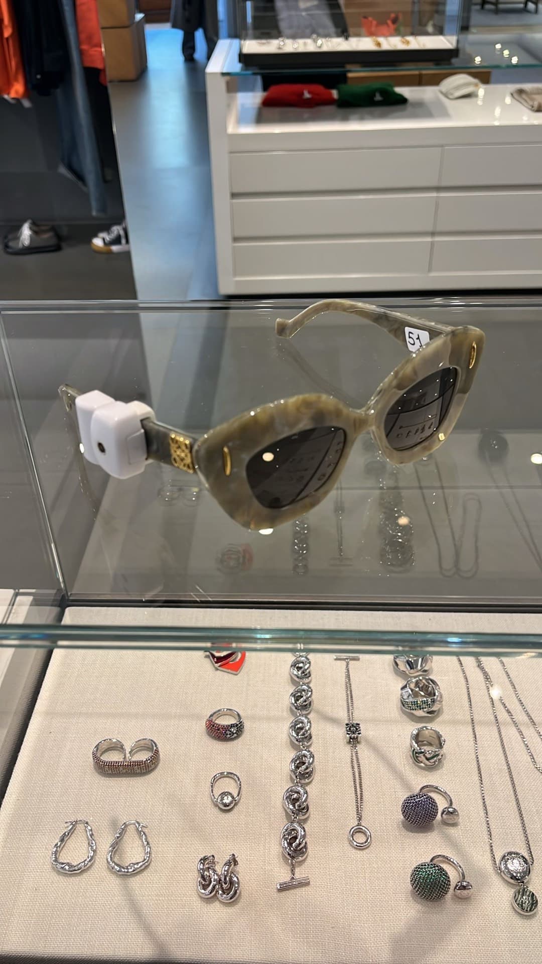 Chic Cat-Eye Sunglasses