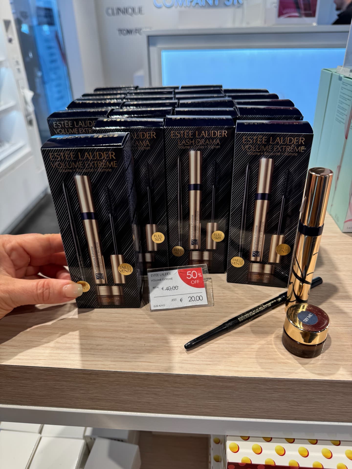 Estee Lauder Volume Extreme Mascara