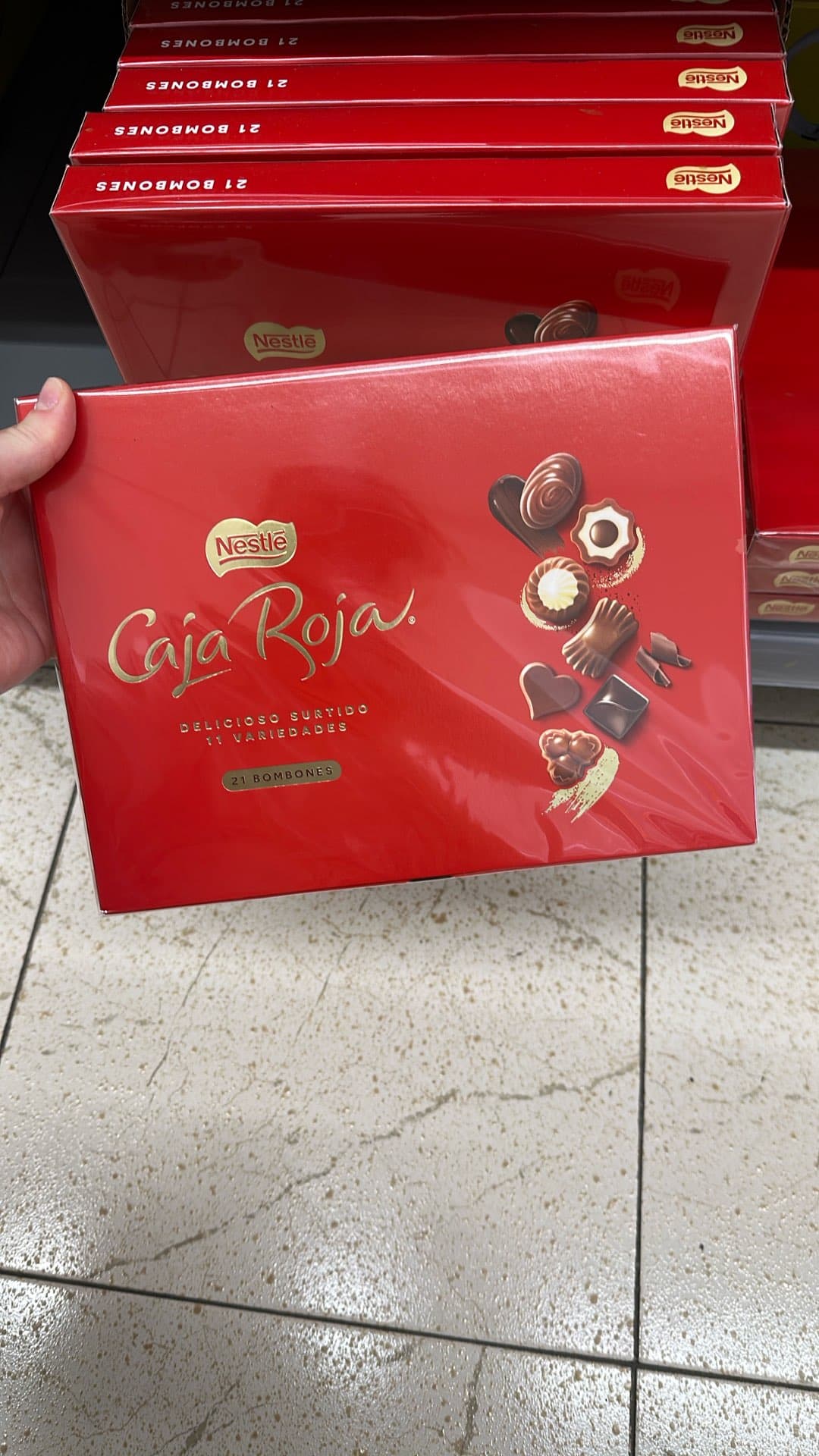 Шоколадные конфеты Nestlé Caja Roja