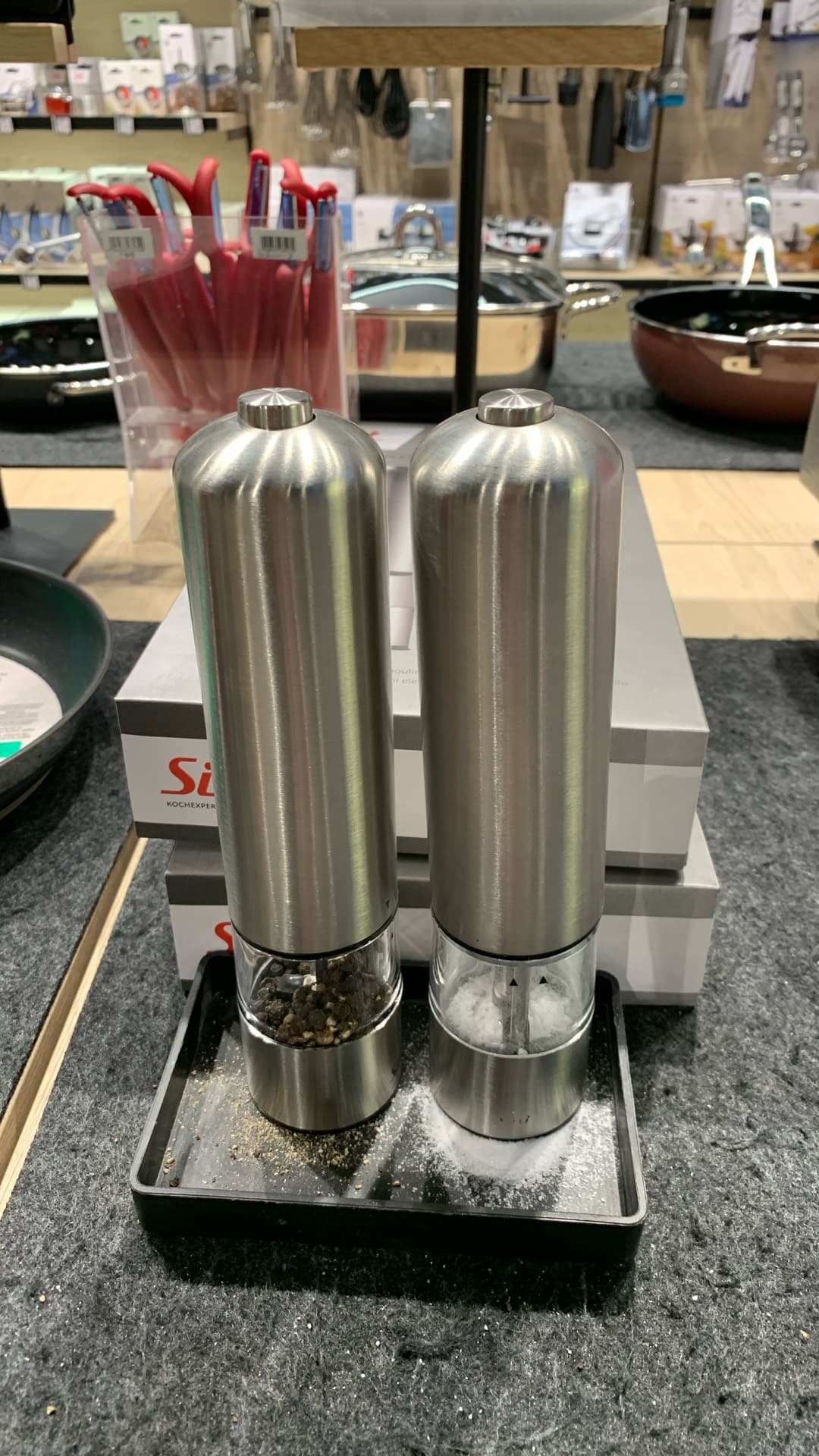 Elegant Salt & Pepper Grinder Set